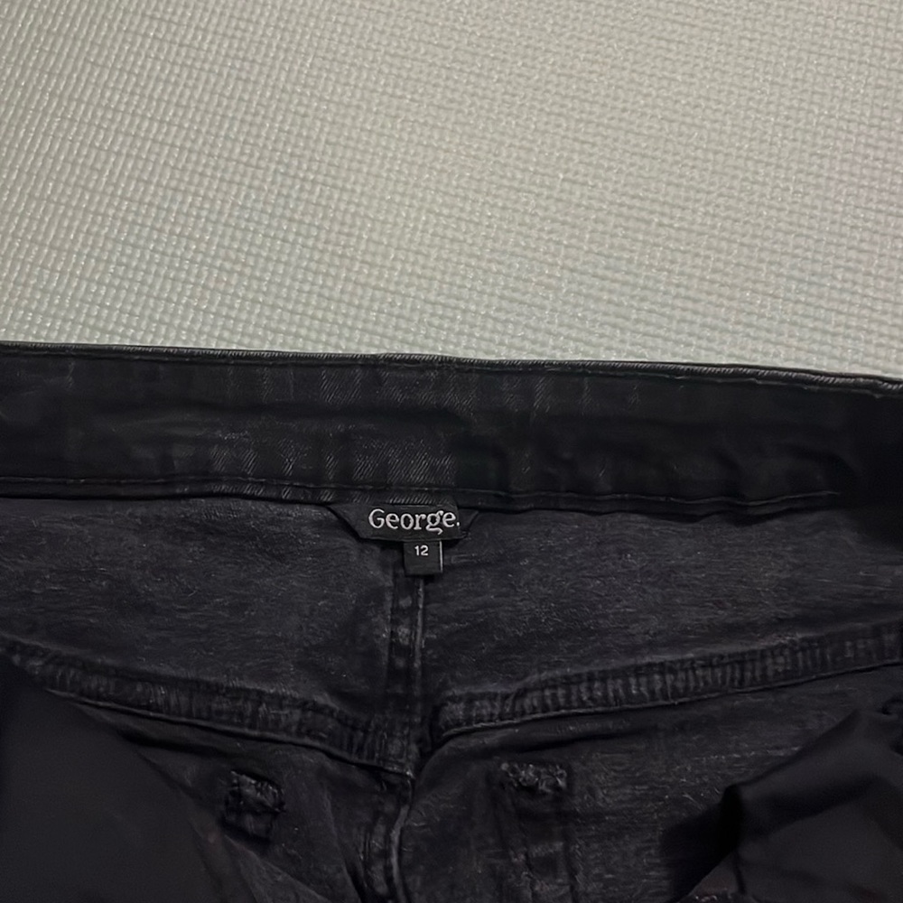 George NWOT- women’s jeans crop fit size 12 stretch
